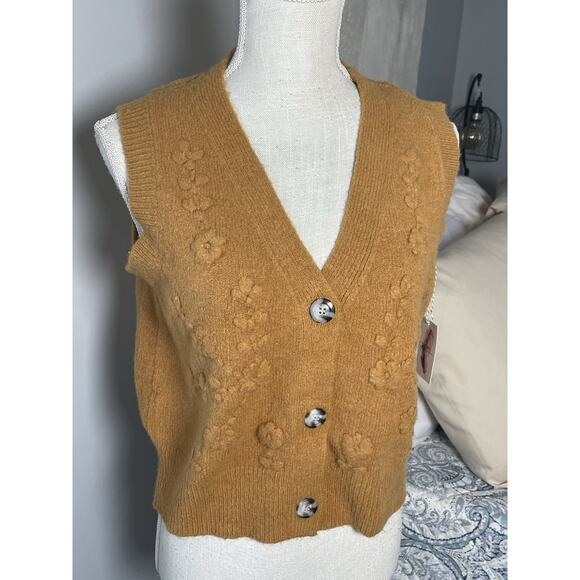 Jessica Simpson Women’s Sweater Vest M Mustard Button Front Floral Knit NWT - Picture 3 of 7